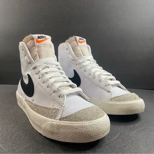 Size 6.5 Womens  Nike Blazer Mid 77 Vintage White Black